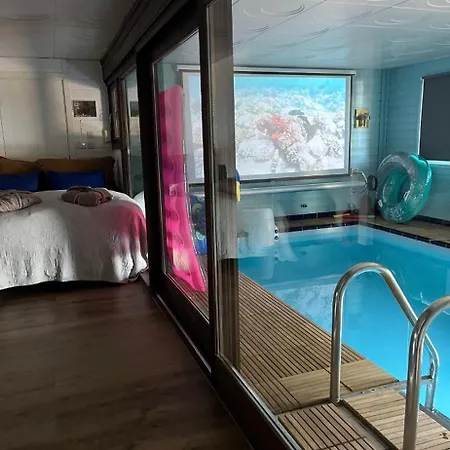 Enjoy And Swim Daire